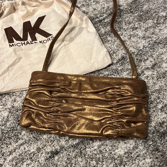 Michael Kors gold clutch bag with removable strap - Picture 3 of 5